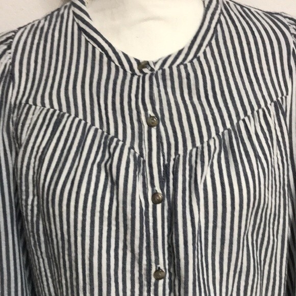 Universal Thread Blouse Sm - Picture 2 of 6